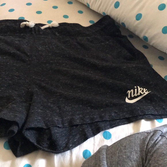 Nike shorts - Picture 1 of 4